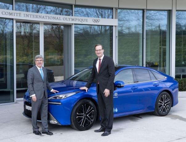 Thomas Bach, Präsident des IOC und Christian Künstler, Managing Director der Toyota AG